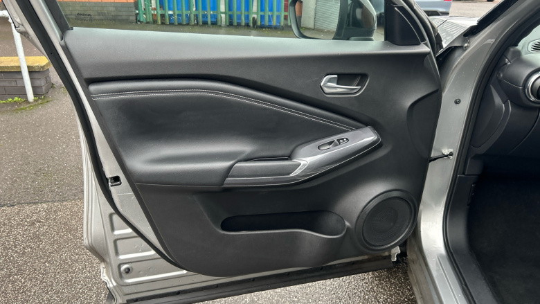 Nissan Juke 1.0 DiG-T 114 N-Connecta 5dr Petrol Hatchback